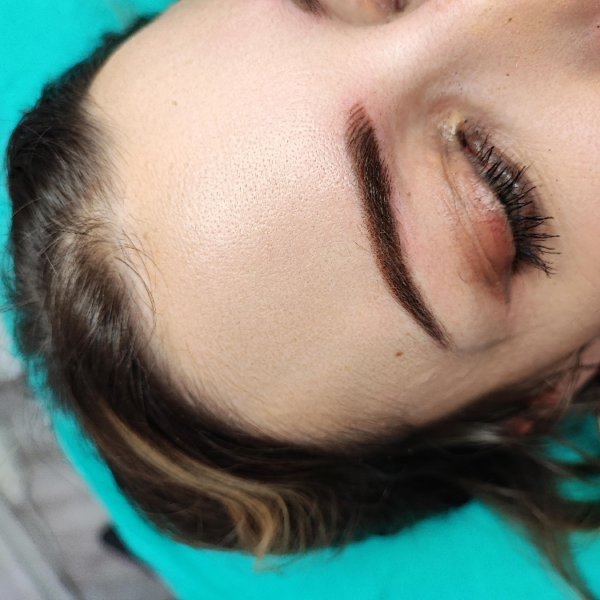 Brwi-permanentne-hybrydowe-metoda-laczona-power-ombre-browar-i-wlos-metoda-maszynowa-e1760783152609